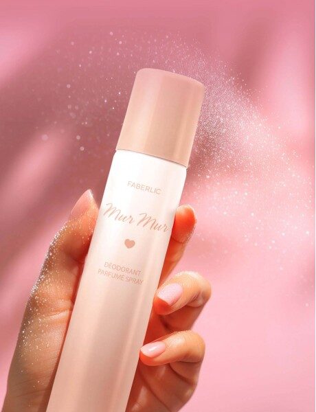 Купить Faberlic Deodorant Parfume Spray Mur Mur, бежевый флакон-спрей и розовый фон, аккуратная рука с маникюром, мягкая светотень из каталога Фаберлик.